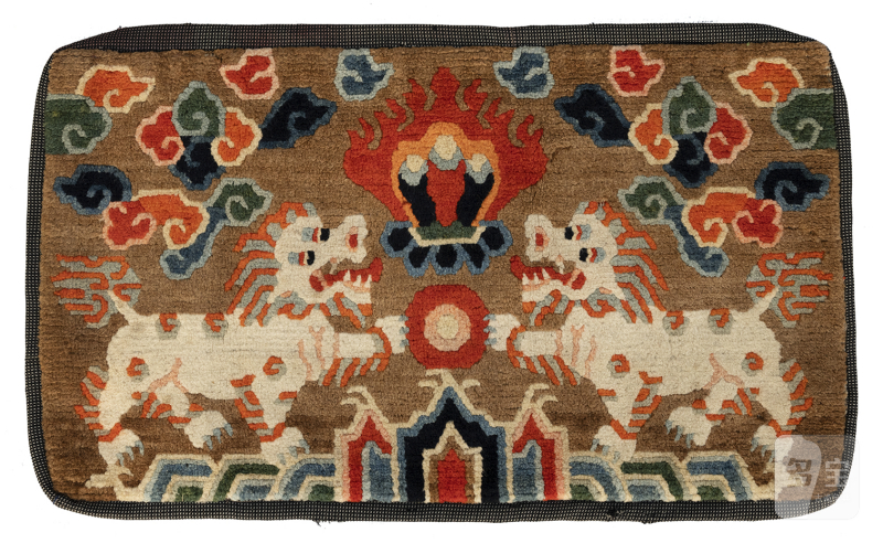 Two small carpets with lion dogs